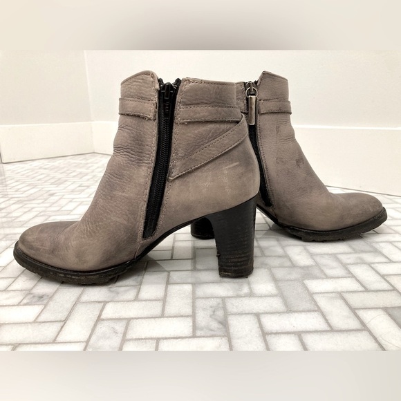 ITALIAN GREY LEATHER BOOTS - Size 7 1/2 (38 1/2) - Picture 8 of 13